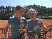 2021 Regionsmeisterin U9 Janna Bogner (rechts) und 3. Platzierte U11 Finja Bogner (links)